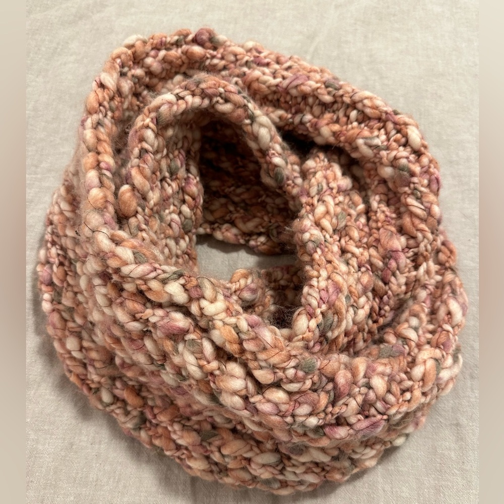 Handmade wool infinity chunky weave scarf, os, pink/white